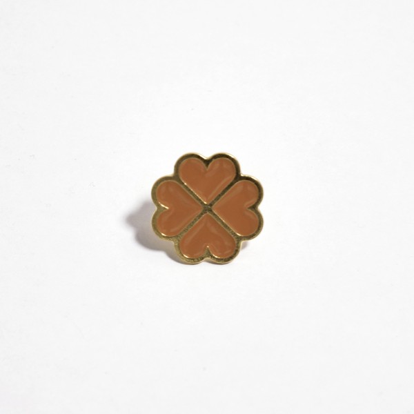 GYPSO I Pin's porte bonheur or fin émaillé "Grigri"