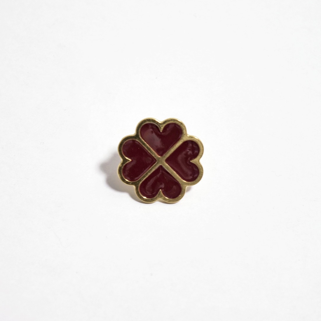 GYPSO I Pin's porte bonheur or fin émaillé "Grigri"