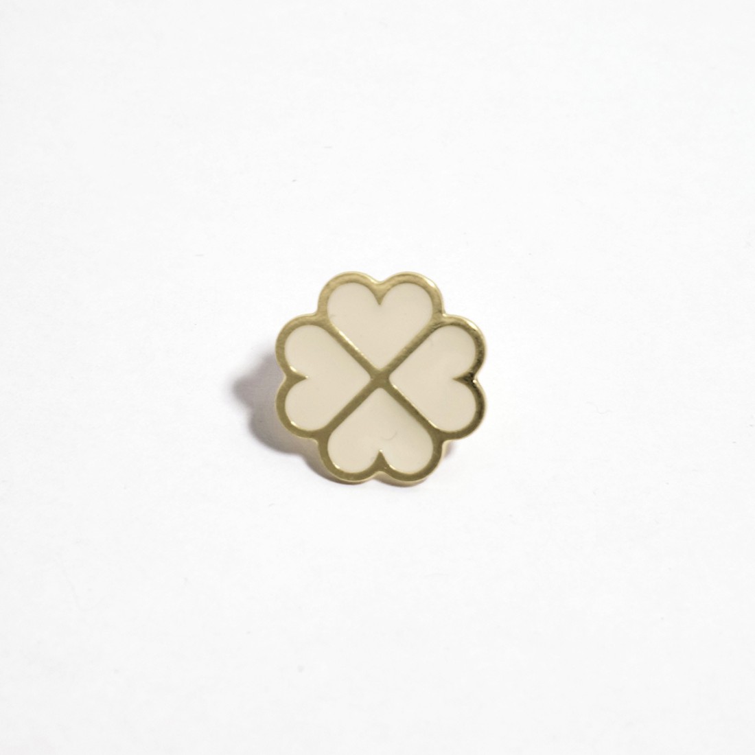 GYPSO I Pin's porte bonheur or fin émaillé "Grigri"