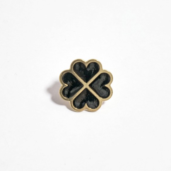 GYPSO I Pin's porte bonheur or fin émaillé "Grigri"