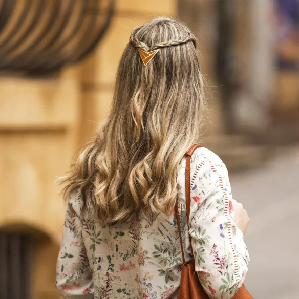 GYPSO I Barrette cheveux géométrique triangle  émaillée - Zoé - Doré - Camel Pailleté